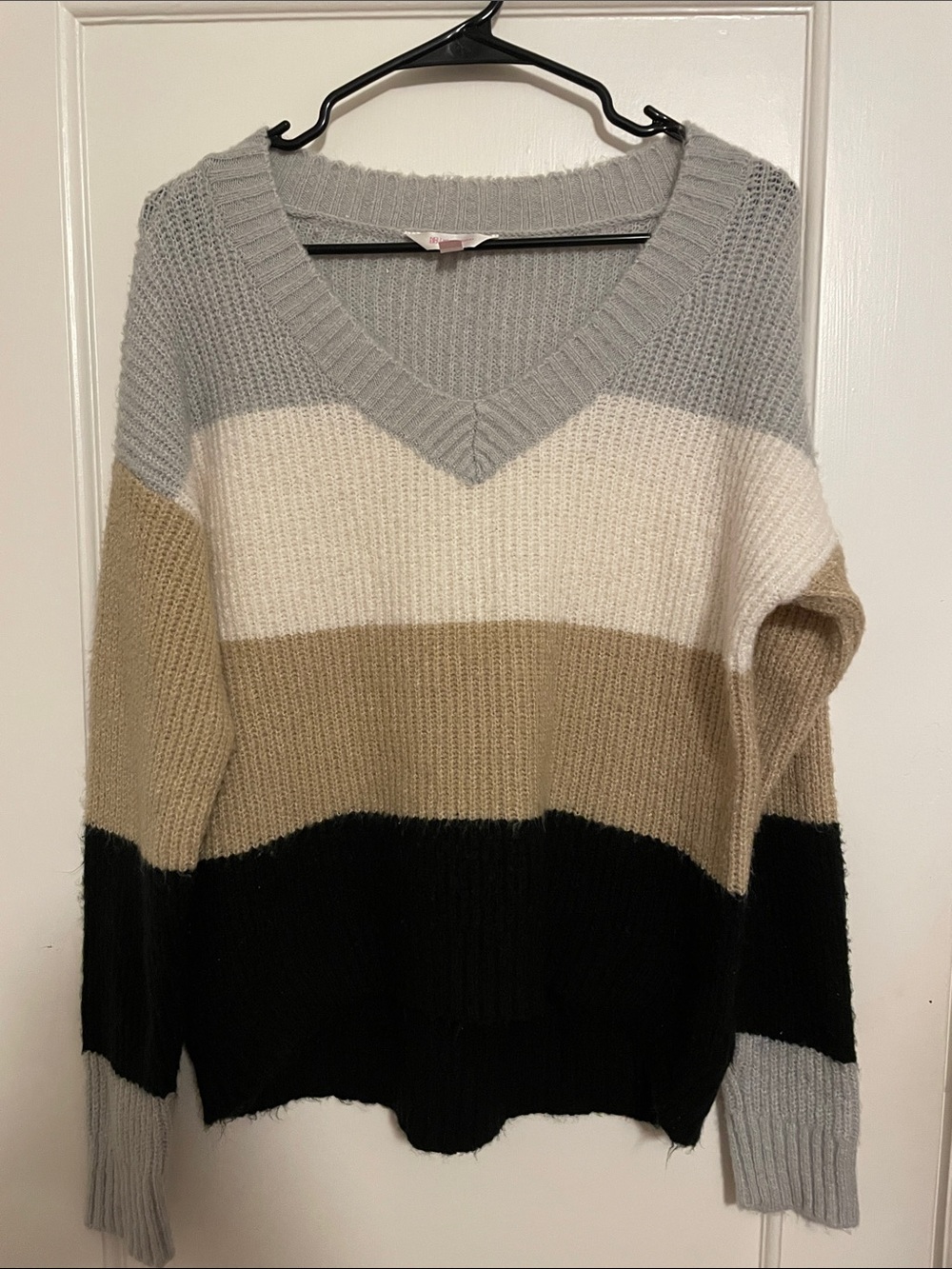 No Boundaries Women's V-Neck Striped Sweater - Gray, Cream, Tan, Black